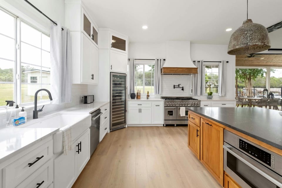 Kitchen with high end appliances for all your cooking needs