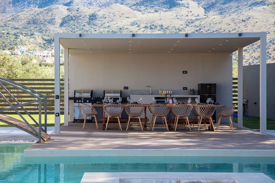 Οutdoor sitting area for 12 guests