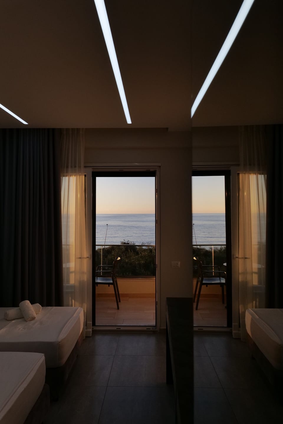 Premier Triple-Sea Front with Private Balcony | Desk, soundproofing, iron/ironing board, free WiFi