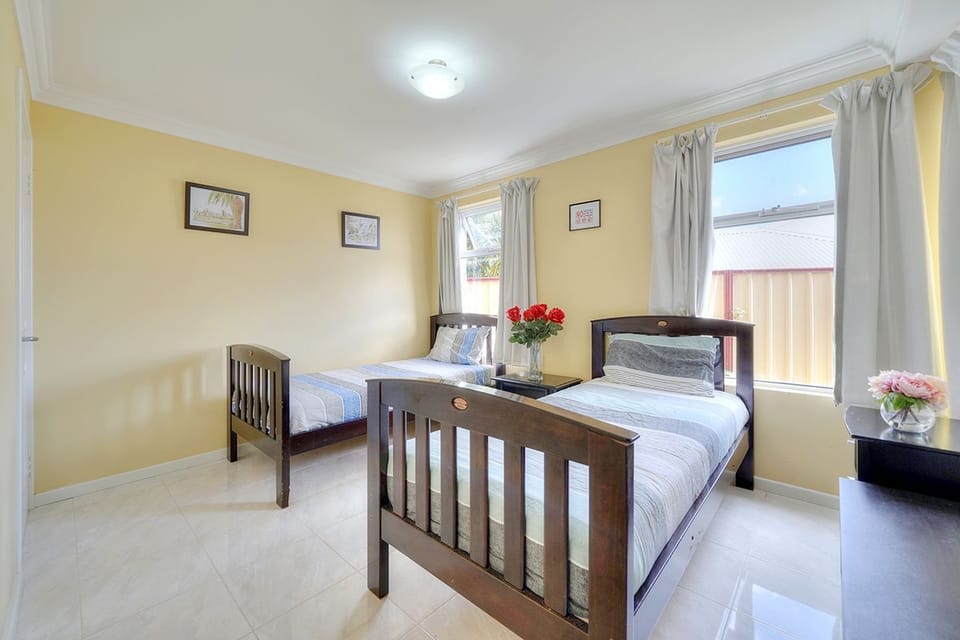 Bedroom 3 with two single beds