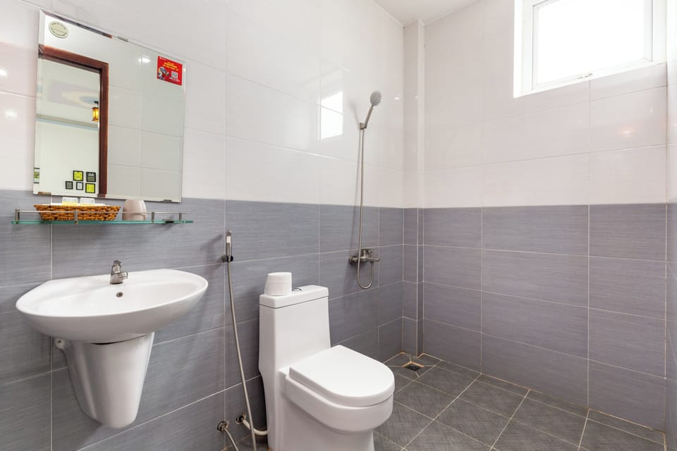 Business Room | Bathroom