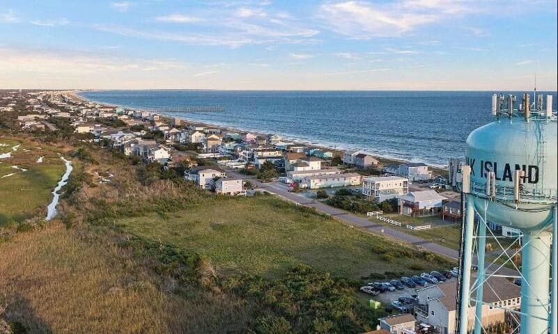 Oak Island beaches are just 20 minutes away