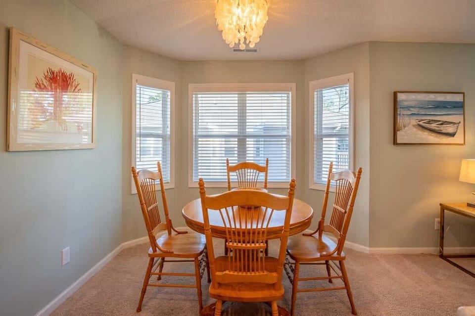Dining Table Seats 4