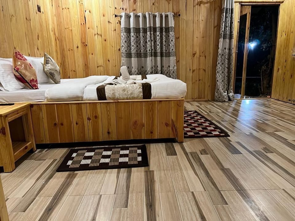 Luxury Room, Balcony, Garden View | Individually furnished, desk, free WiFi
