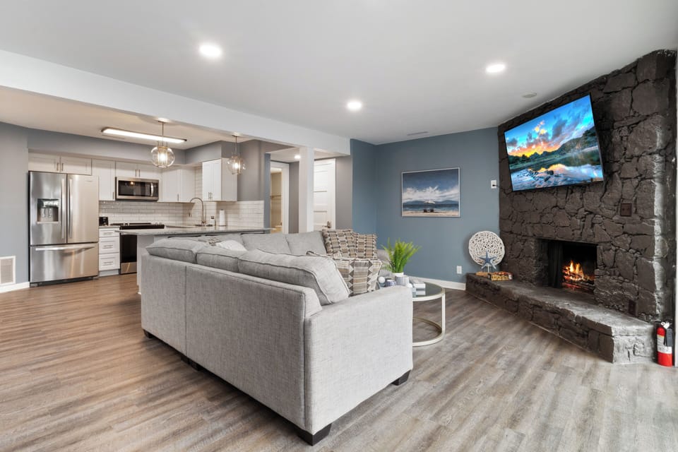 (Fireplace not available for guest use.)