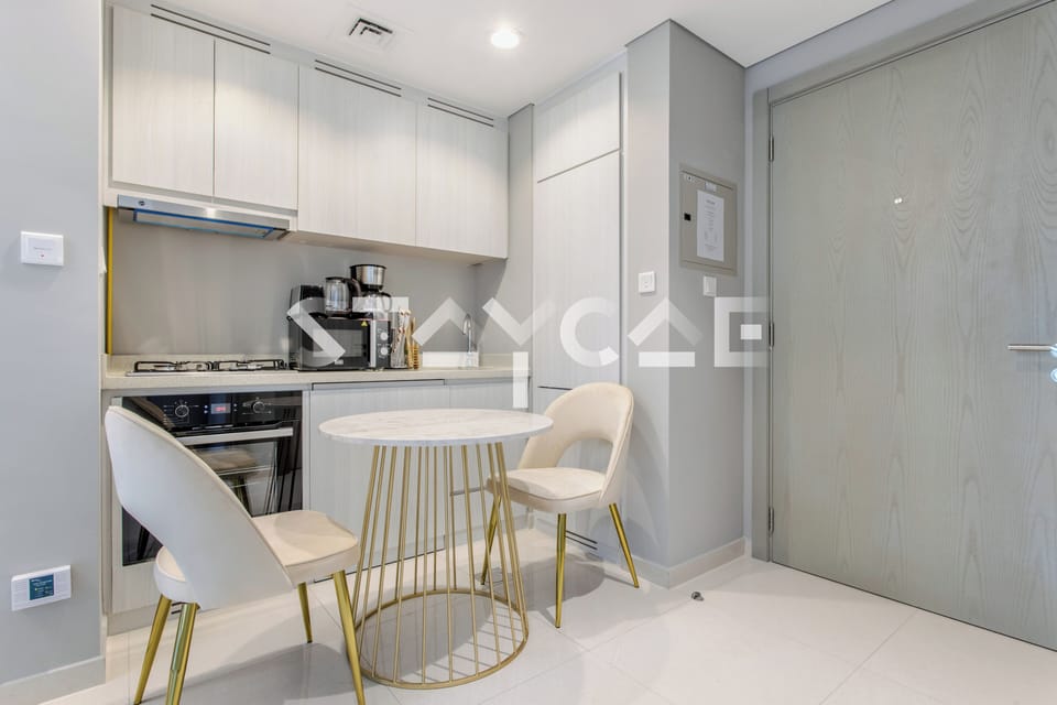 Basic Apartment | Private kitchen | Fridge, microwave, coffee/tea maker, electric kettle