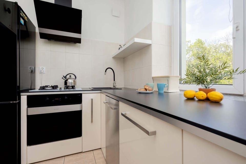 Fully equipped kitchen, encouraging kitchen exploration.