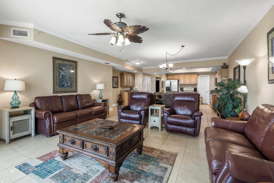 Living Area - The open living area features plenty of comfortable seating including a sofa, loveseat, and 2 recliners.