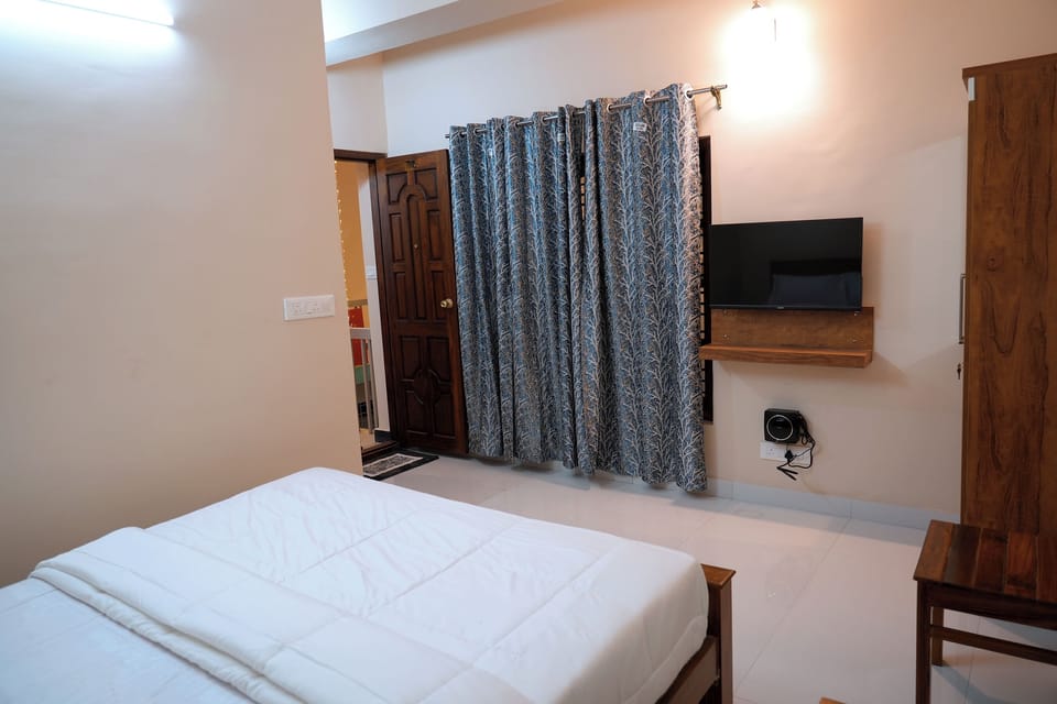Egyptian cotton sheets, premium bedding, free WiFi