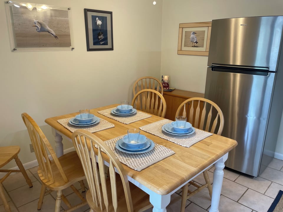 Dinette with seating for 6.