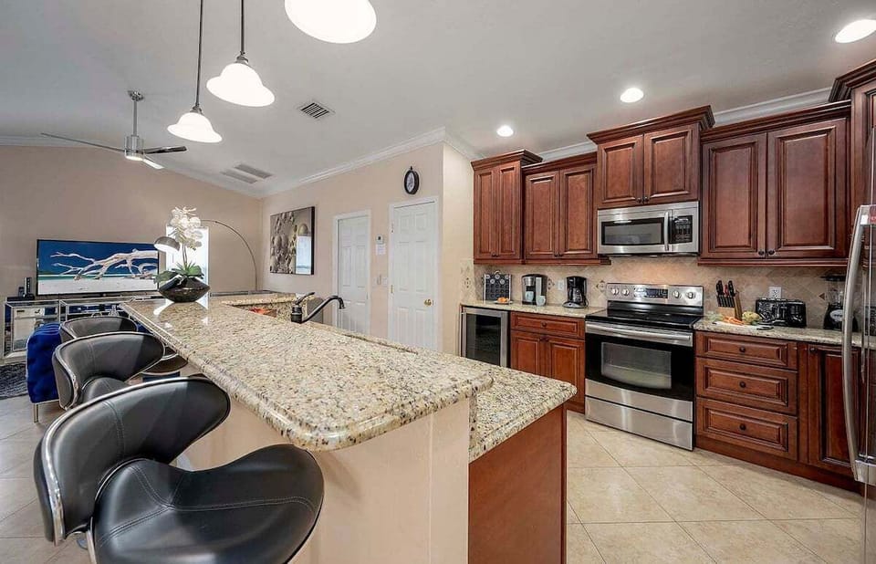 Kitchen with Stainless Steel Appiances