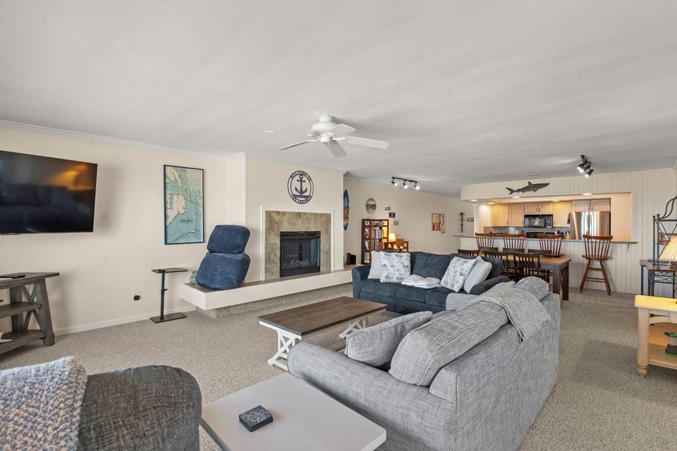 DS302: The Sandbar | Living Area