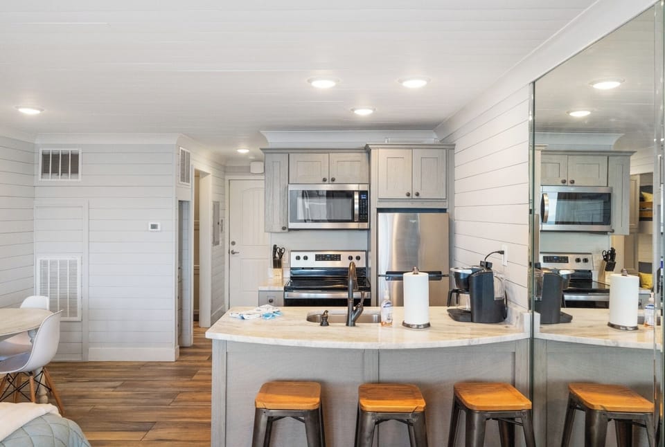 Full kitchen