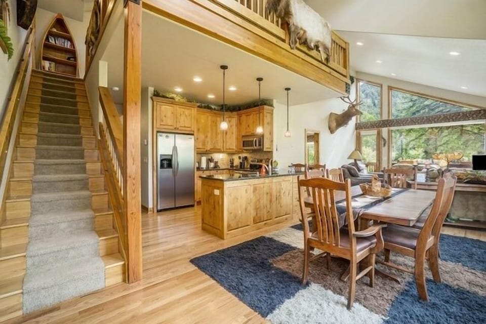 Condo, 3 Bedrooms | Dining