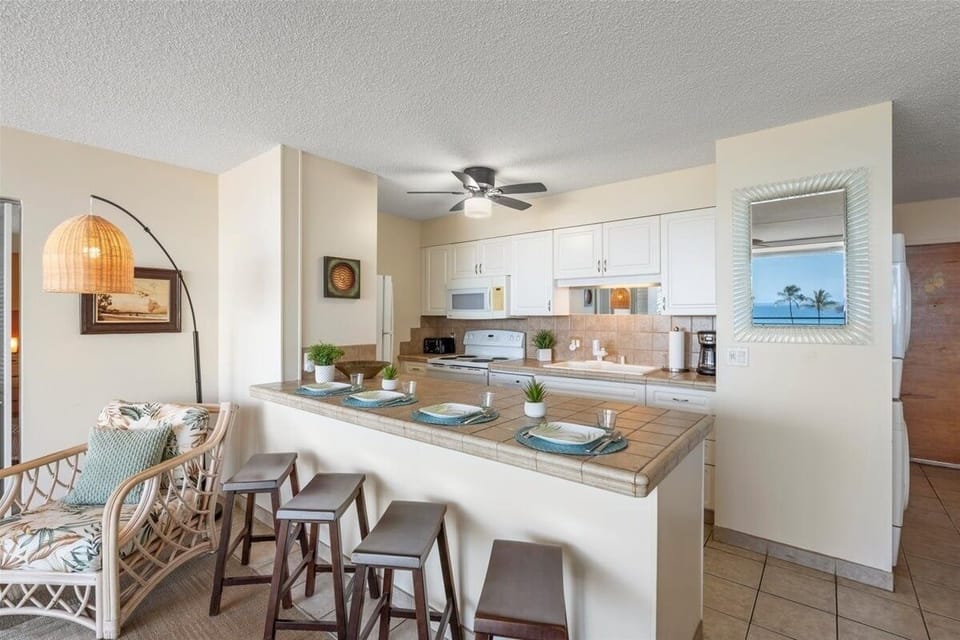Condo, 2 Bedrooms | Private kitchen | Fridge, oven, stovetop, coffee/tea maker