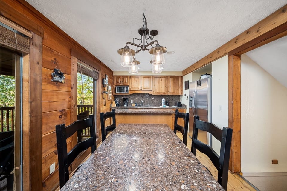 Cabin, 3 Bedrooms | Private kitchen | Fridge, oven, coffee/tea maker, toaster