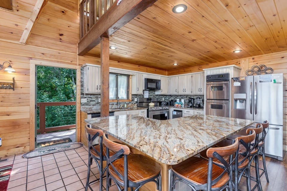 Chalet, Multiple Bedrooms | Private kitchen | Fridge, oven, coffee/tea maker, toaster