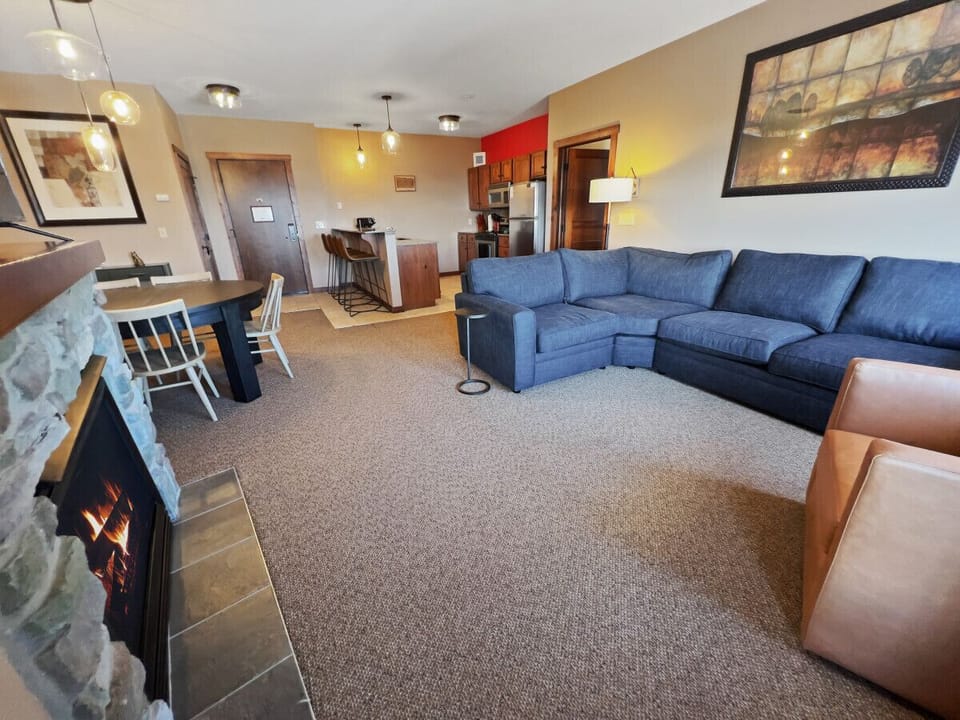 Welcome to the very spacious Soaring Eagle 303!