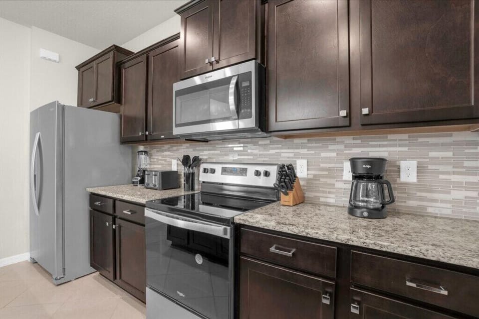 1301EmeraldRowStreet(17)