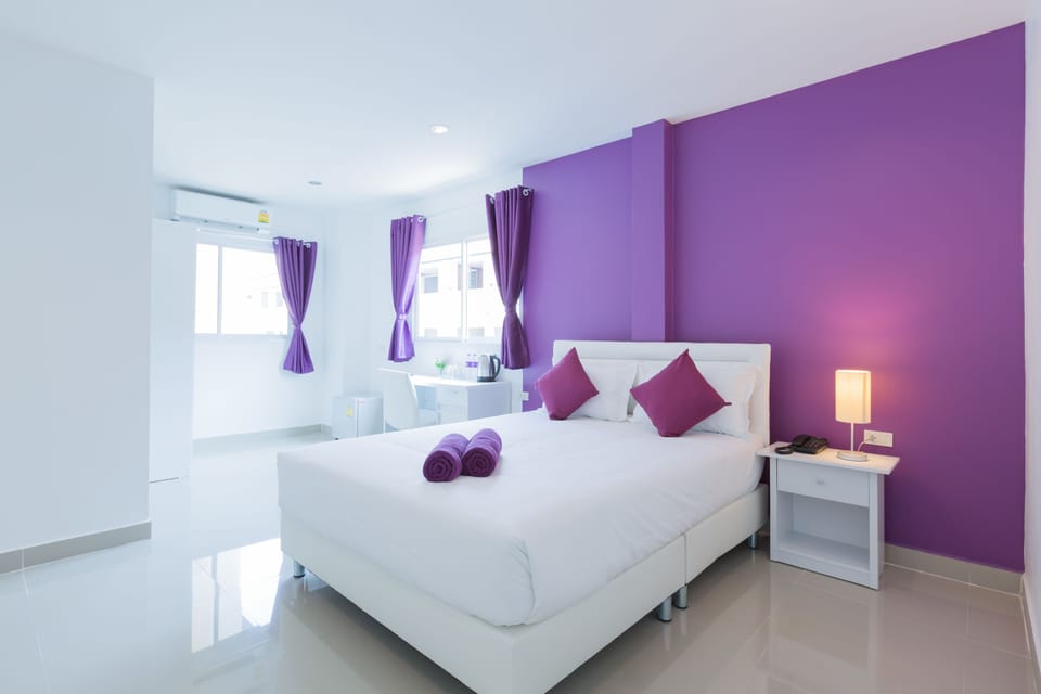 Deluxe Room | In-room safe, desk, iron/ironing board, free WiFi