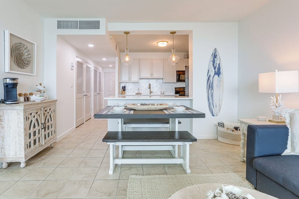 Dining Room | Dishware/Flatware Provided