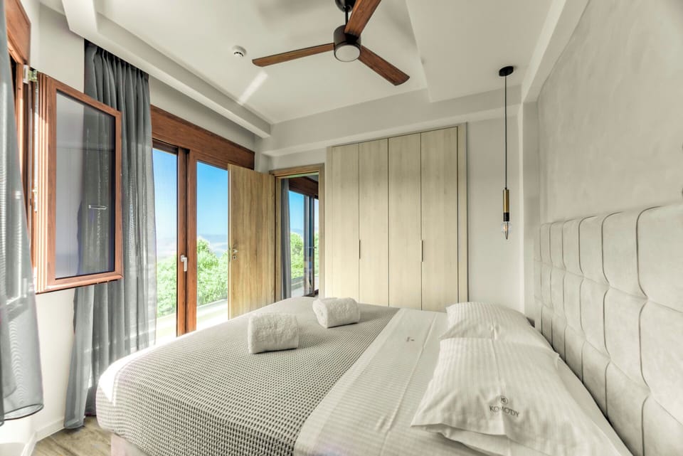 Design Apartment | In-room safe, blackout drapes, soundproofing, iron/ironing board