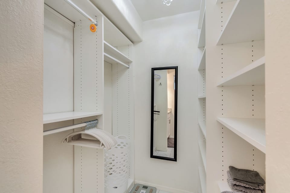 Master bed room closet