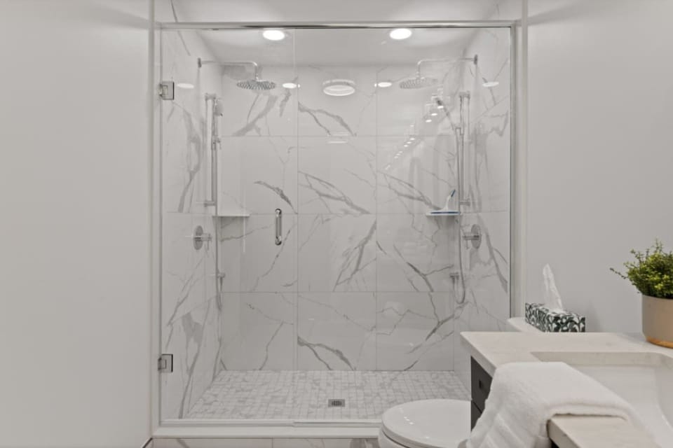 Full bathroom Polished stone surfaces reflecting sophistication