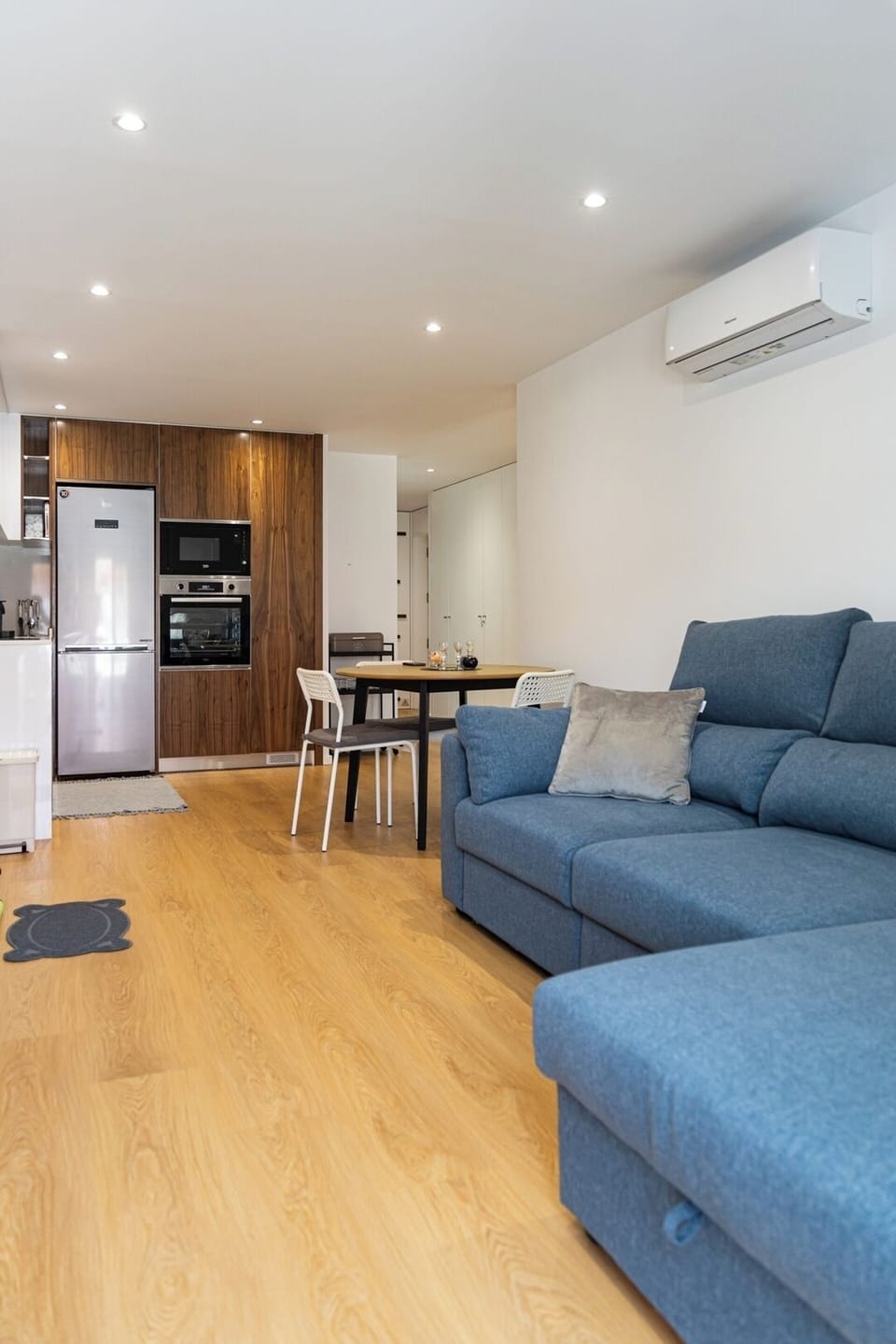 Sala de Estar c/ Cozinha/Living Room with Kitchen