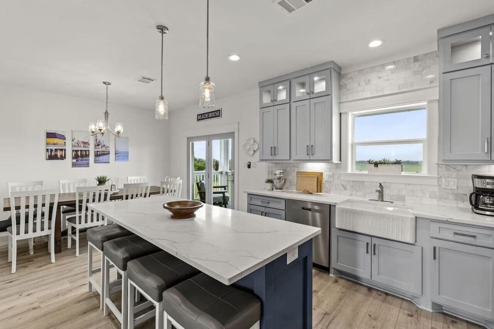 Fully stocked chef’s kitchen ideal for family meals near Galveston beach