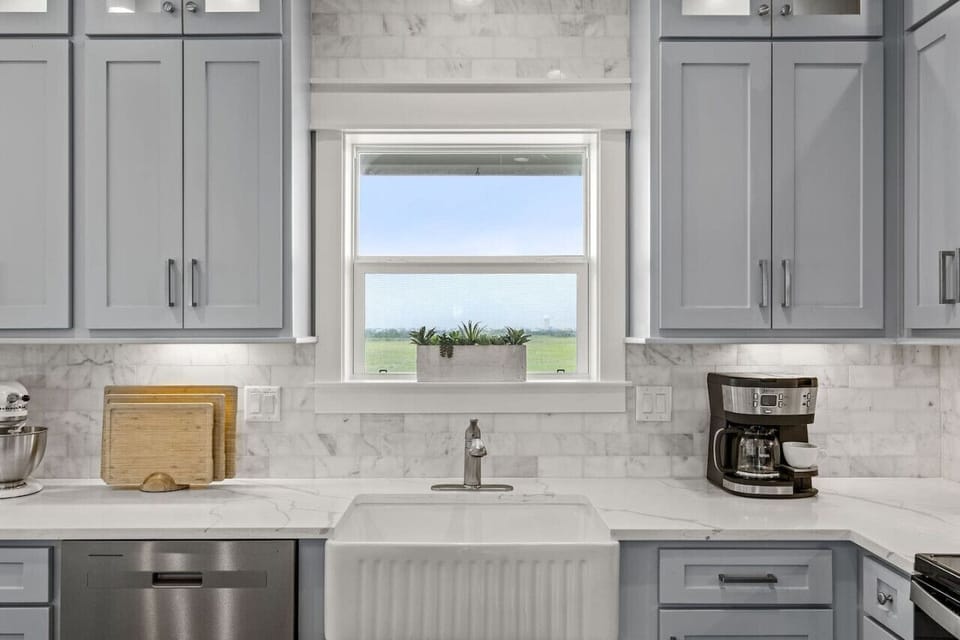 Do dishes with a view—farm scenery right from the kitchen sink at Captain’s Quarters in Galveston, TX.