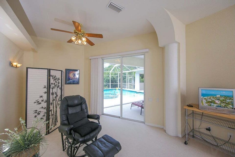 Master Bedroom Sitting Area