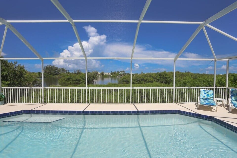 Pool/Lanai