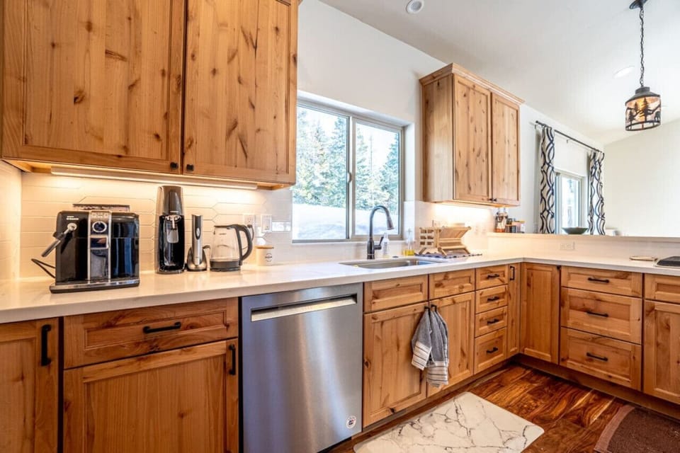 Modern equipped kitchen with 3 different coffee makers, dishwasher, stainless steel sink and more.