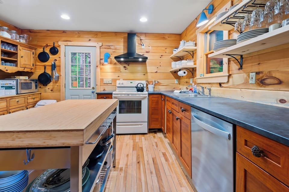 Kitchen with large island