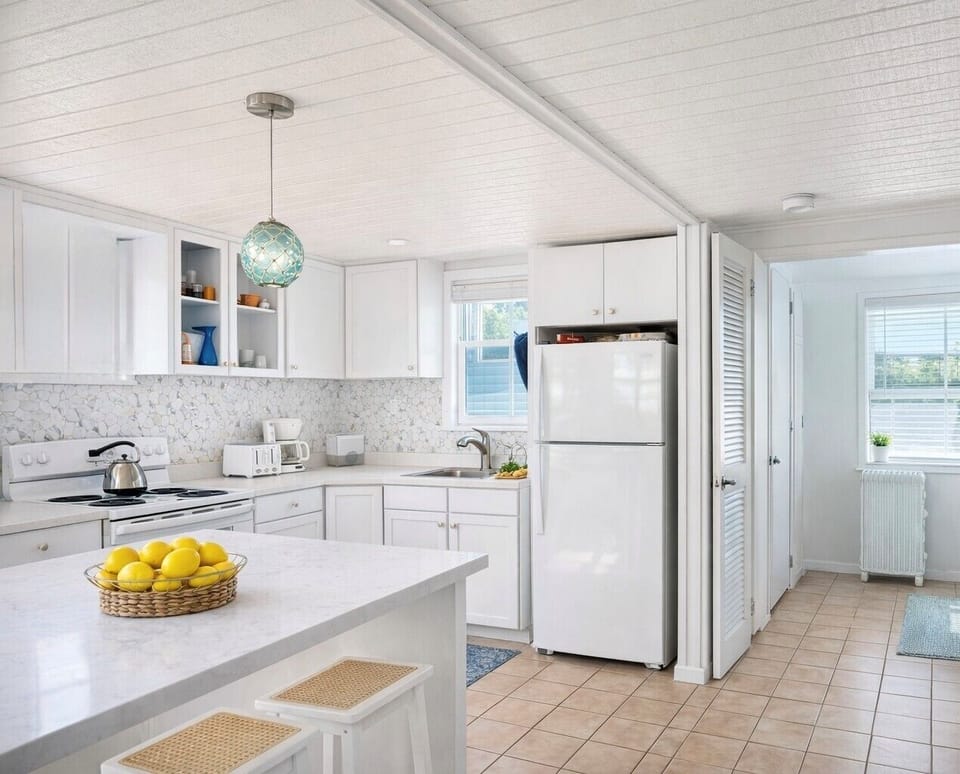 Discover a welcoming, family-friendly kitchen that invites you in.