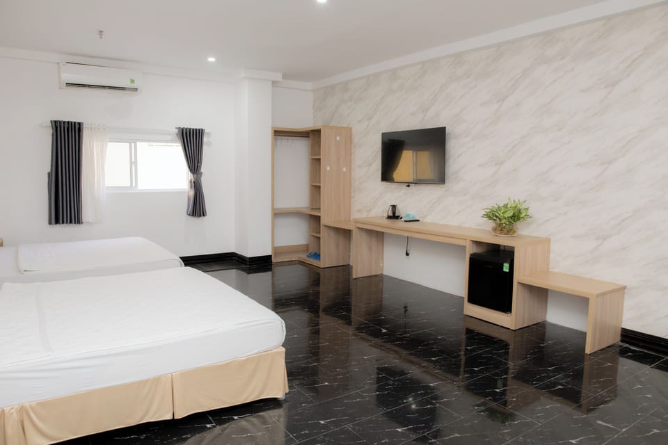 Family Quadruple Room | Egyptian cotton sheets, premium bedding, desk, laptop workspace