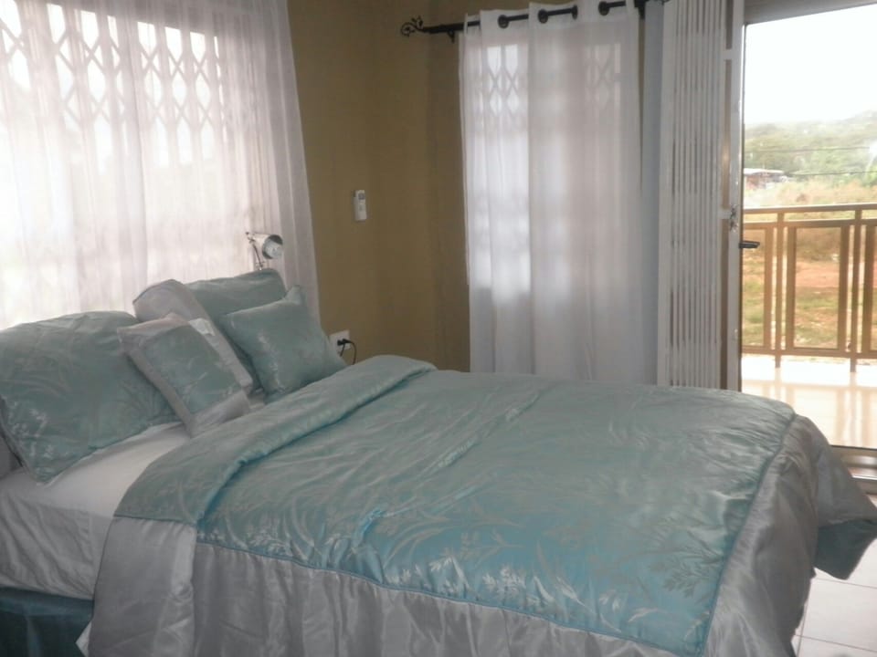 1 bedroom, premium bedding, down comforters, pillowtop beds