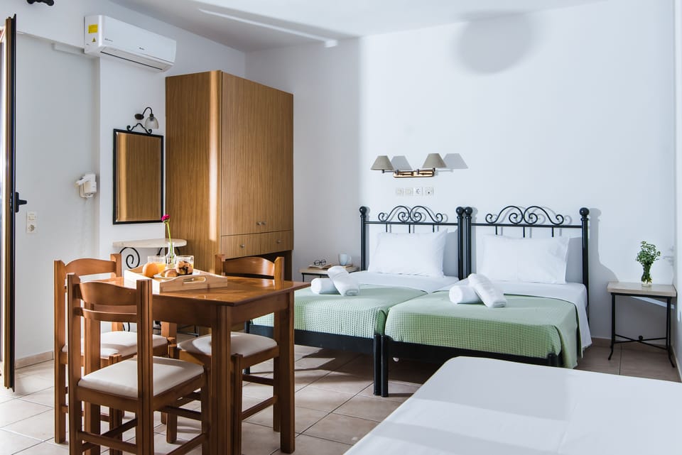 Standard Triple Studio | In-room safe, iron/ironing board, free WiFi, bed sheets