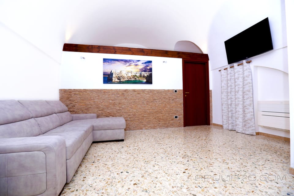Superior Studio Suite, 1 Bedroom, Accessible, Ground Floor | Living area | 32-inch Smart TV with digital channels, TV
