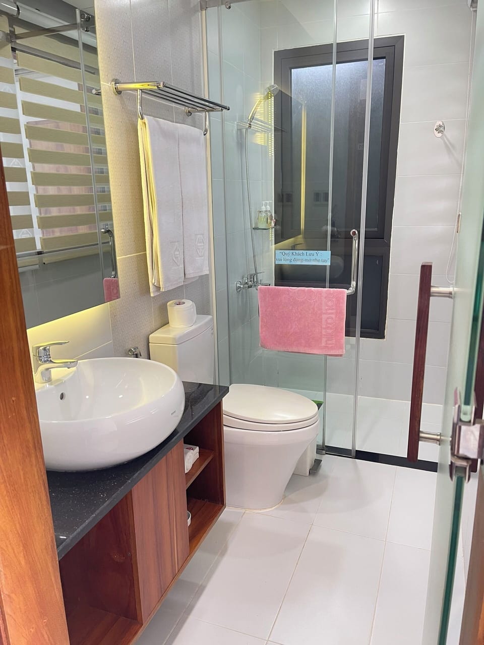 Standard Room | Bathroom