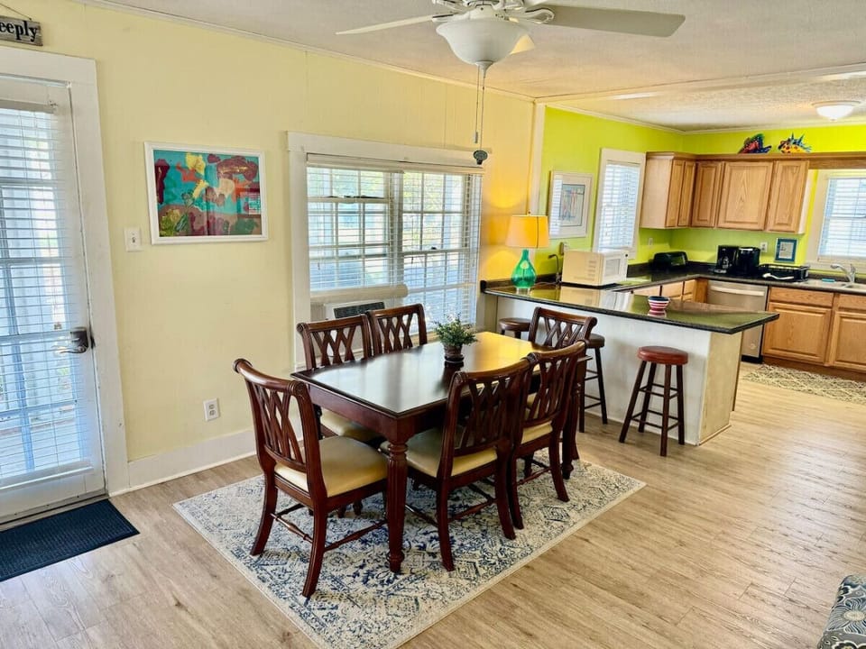 (As of 12/24 Window unit replaced w/ new HVAC) Dining area between the kitchen and living room.