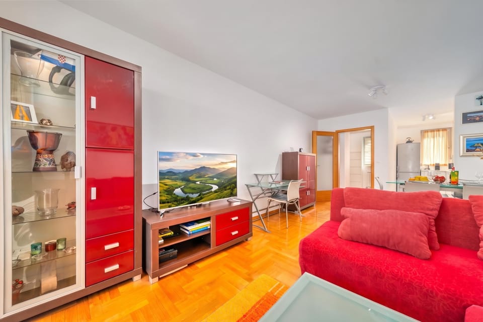 Family Apartment, 2 Bedrooms, 2 Bathrooms (Cityscape Comfort Apartment With) | Living area | Flat-screen TV, stereo