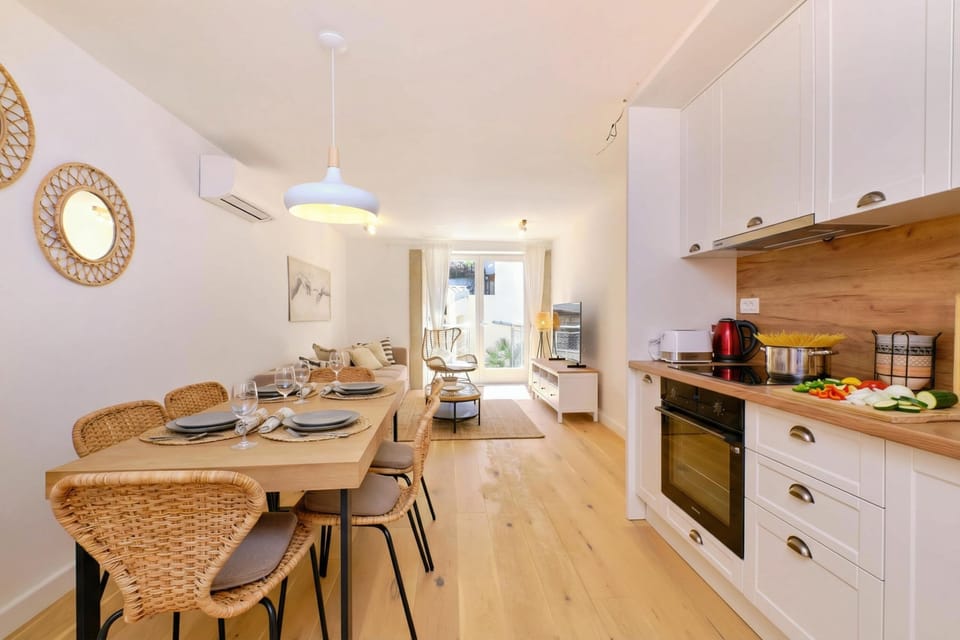 Family House, 3 Bedrooms, 2 Bathrooms (Charming Island Villa Alba) | Dining