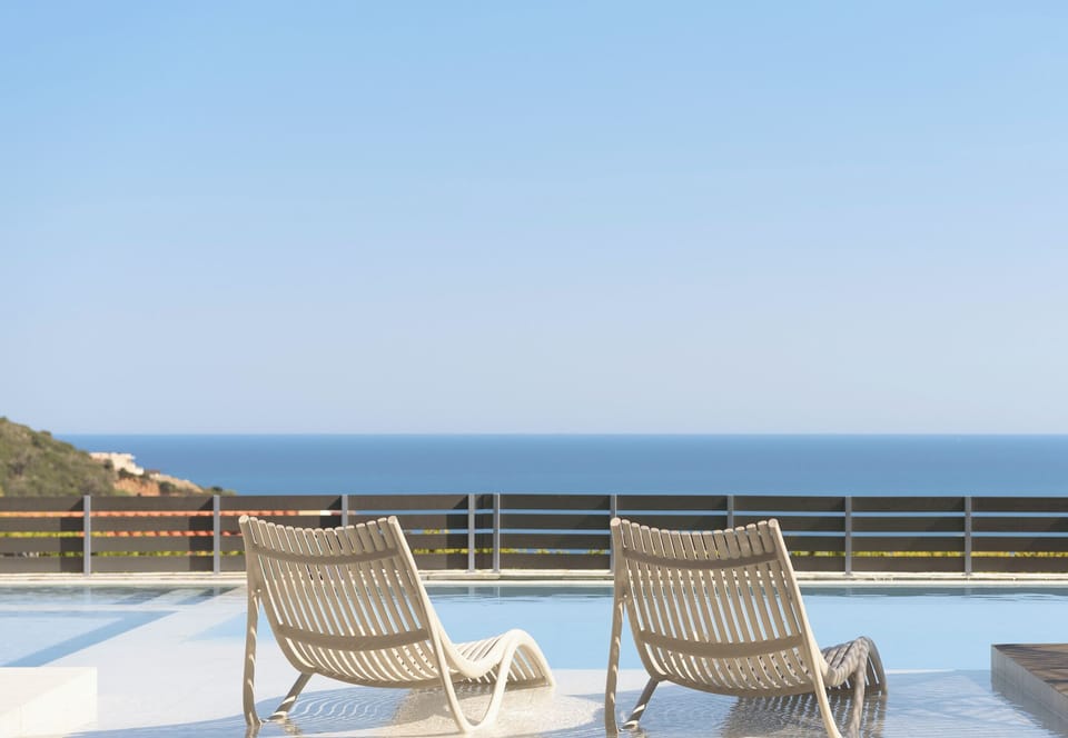 Elouera Villa I, features an iconic pool & sublime sea view settings.