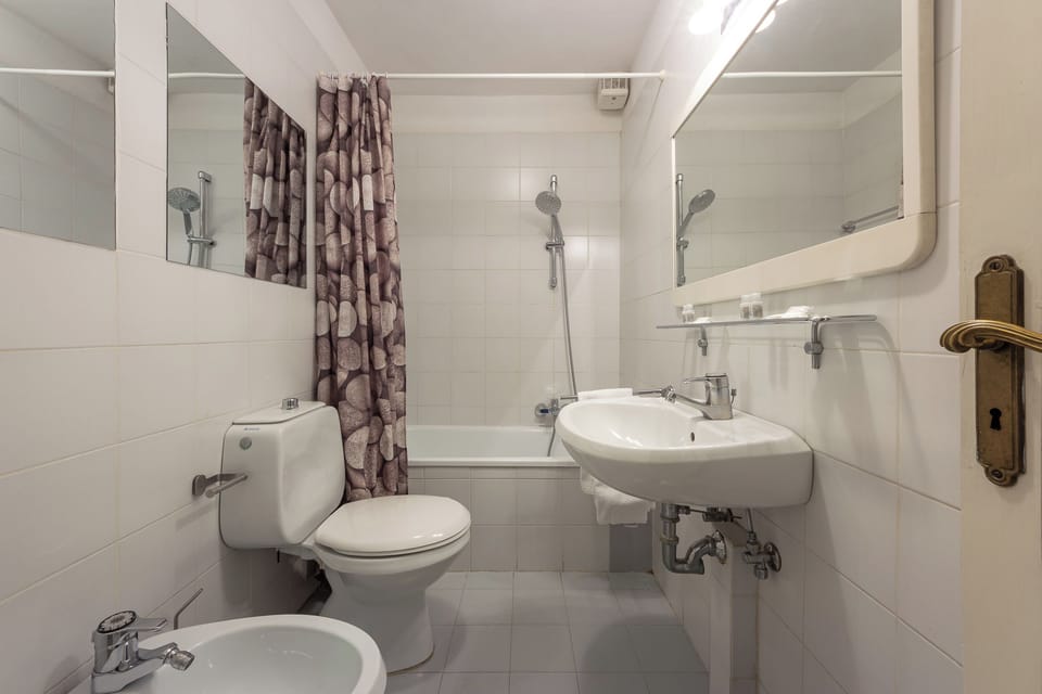 Family Apartment, City View | Bathroom | Hair dryer, bidet, towels, soap