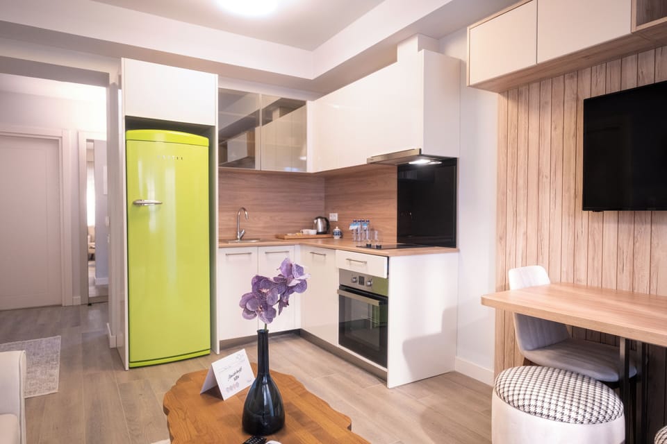 Superior Apartment | Hypo-allergenic bedding, in-room safe, desk, laptop workspace