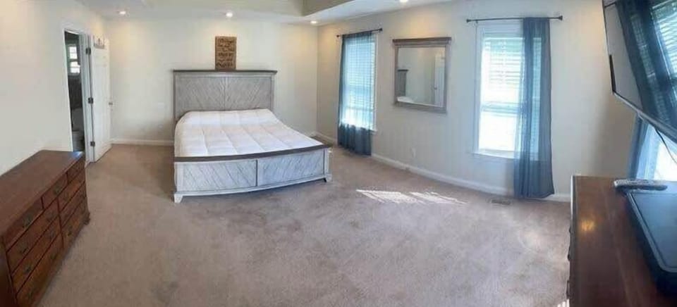 master bedroom king downstairs