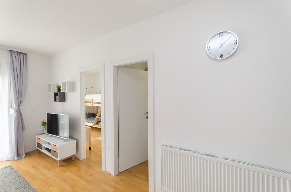 Apartment (A1) | Living room | Smart TV