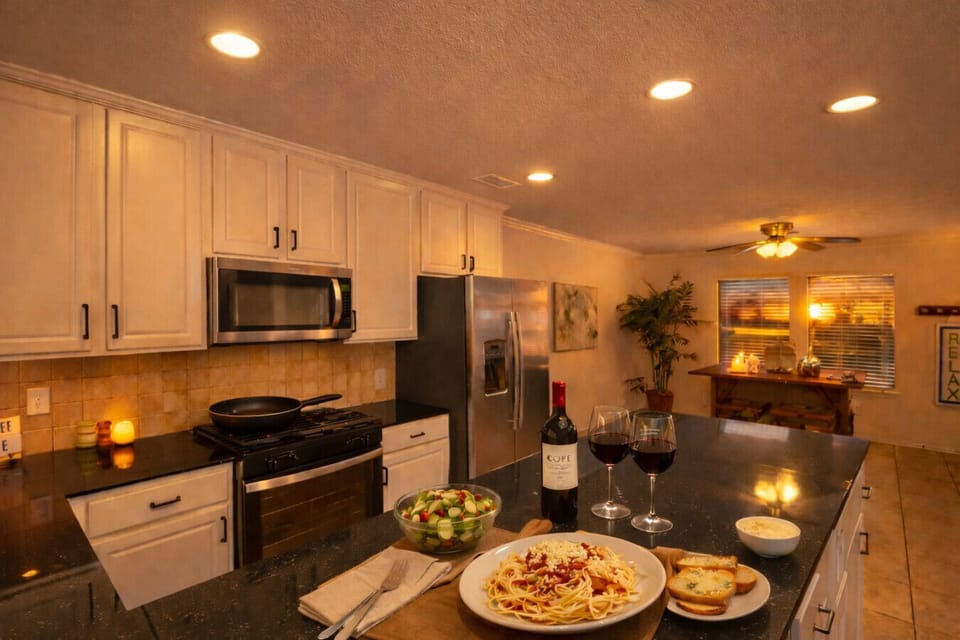 Kitchen/Dining Area